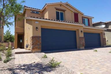 Main picture of 3329 Nicki Cometa St