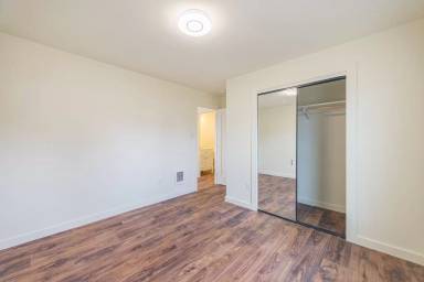 Main picture of 1120 1/2 W 8th St
