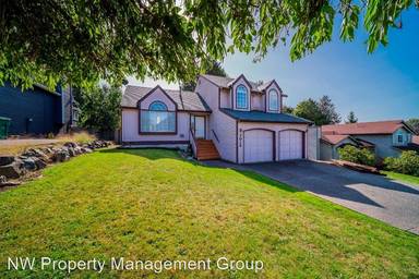 Main picture of 7012 67th Pl NE