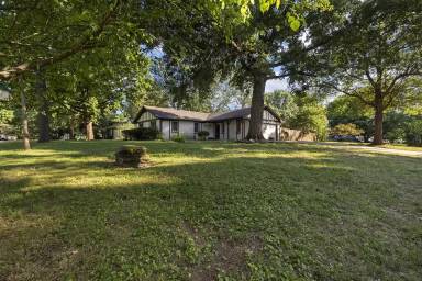 Main picture of 3307 S Danbury Ave