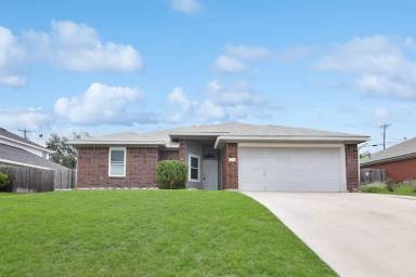 Main picture of 1201 Joe Morse Dr