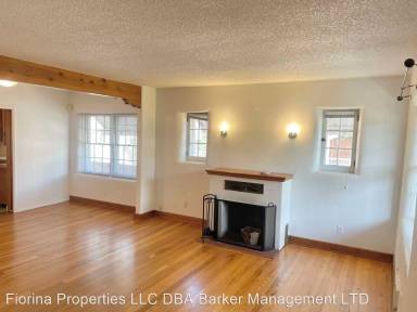 Main picture of 828 W Manhattan Ave