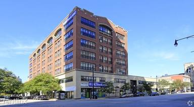 Main picture of 2036 S Michigan Ave