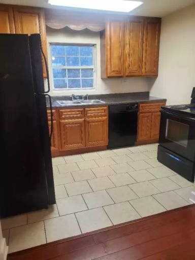 Main picture of 590 W Outer Dr
