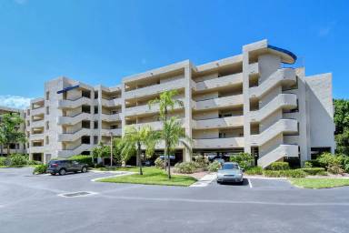 Main picture of 835 S Osprey Ave