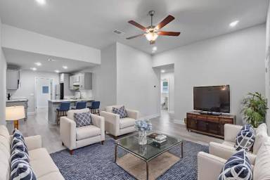 Main picture of 8060 Graves Rd