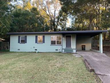Main picture of 1615 Sharkey St