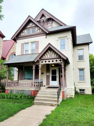 Main picture of 165 W Broadway St