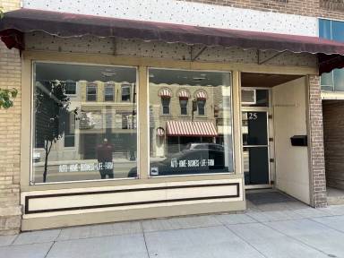 Main picture of 125 W James St