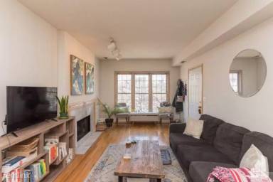 Main picture of 1102 N Marshfield Ave