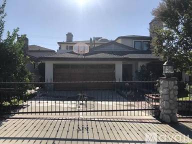 Main picture of 714 E Magnolia Blvd