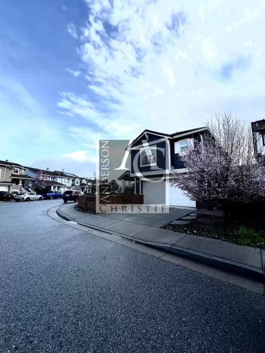 Main picture of 208 Navigator Dr