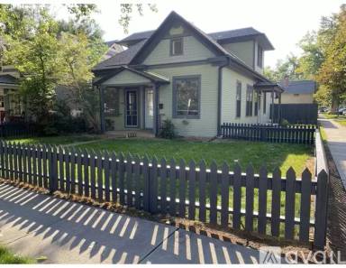 Main picture of 601 Mathews St