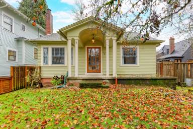 Main picture of 3033 NE 12th Ave