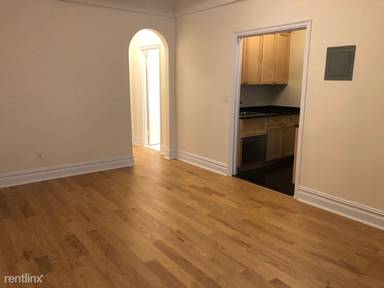 Main picture of 131 E 10th St