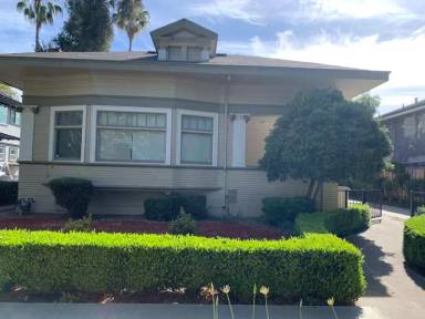 Main picture of 136 S 13th St