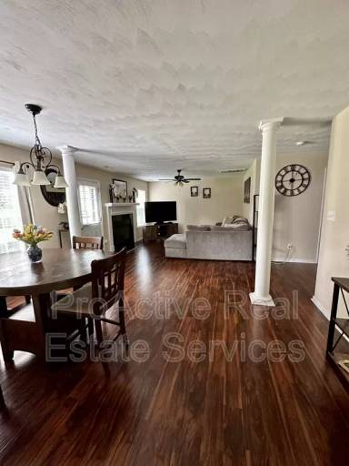 Main picture of 5123 Bute St