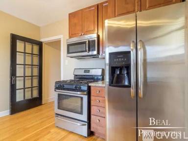 Main picture of 2100 W Ainslie St
