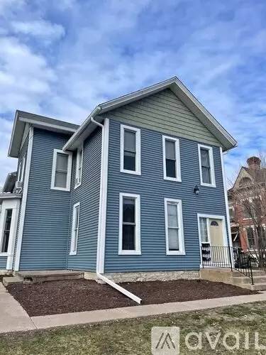 Main picture of 1414 Brady St