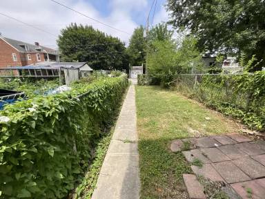 Main picture of 653 W College Ave