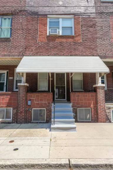 Main picture of 2127 S Beechwood St