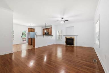 Main picture of 80 Valor Cir
