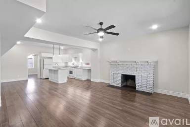 Main picture of 1906 E Yandell Dr