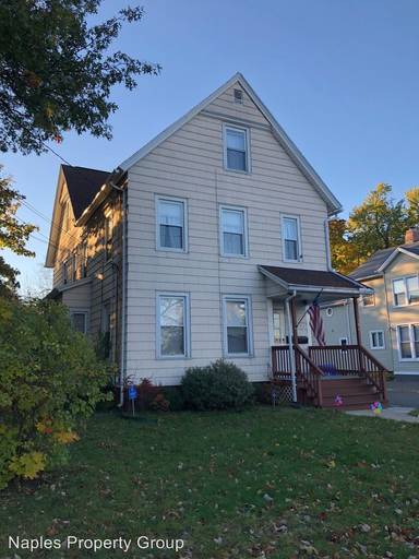 Main picture of 166 Oak St