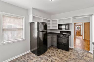 Main picture of 211 E Lincoln Ave