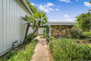 Main picture of 107 Canterbury Dr