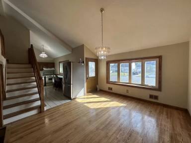 Main picture of 81 Broadway Ave