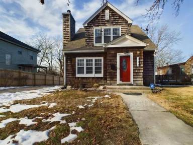 Main picture of 118 S Willis Ave