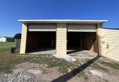 Main picture of 833 S Merton St