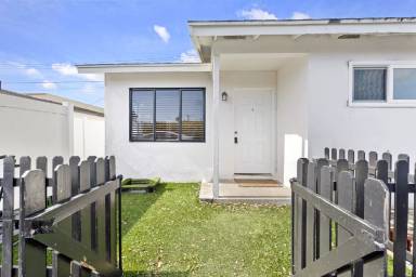 Main picture of 2350 Santa Ana Ave