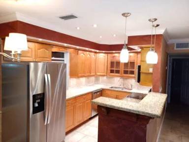 Main picture of 575 Burgundy L