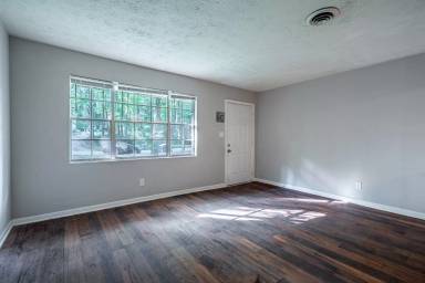 Main picture of 6476 Raymond Dr