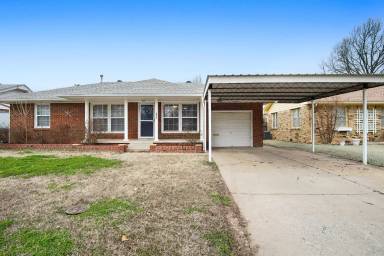 Main picture of 1425 N Sterling Ave