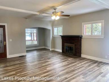 Main picture of 21 E Beloit St