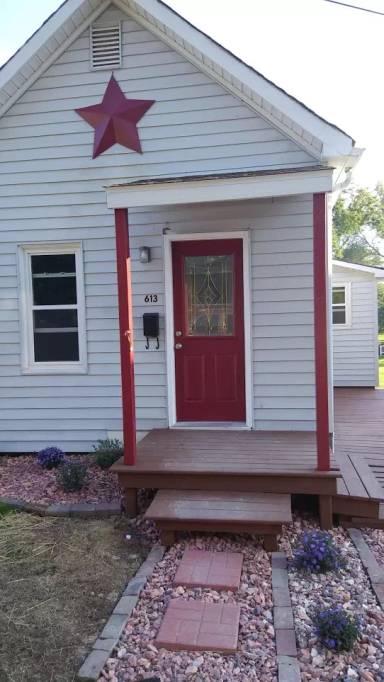 Main picture of 613 E Water St