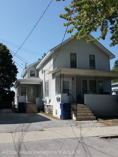 Main picture of 305 N Linn St