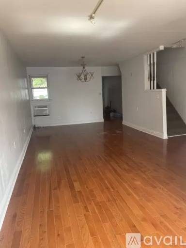 Main picture of 675 1/2 Chestnut St
