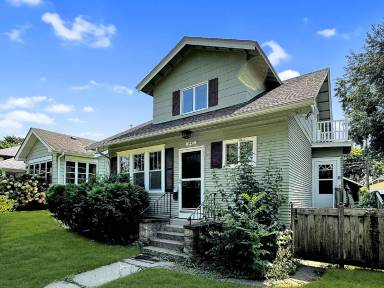 Main picture of 1442 Saint Clair Ave