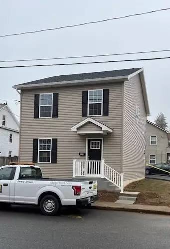 Main picture of 213 W 2nd St