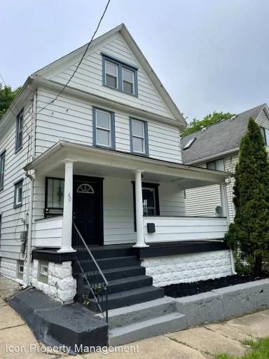 Main picture of 40 W Glenwood Ave