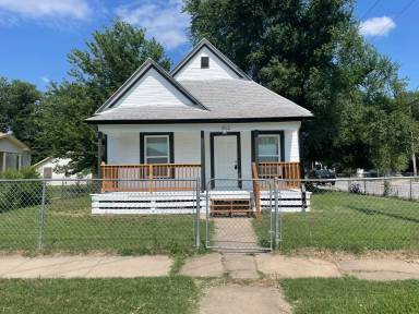 Main picture of 208 N Ash St