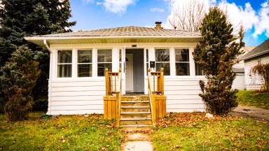 Main picture of 971 Woodbridge St