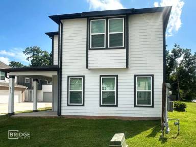 Main picture of 302 Huisache St