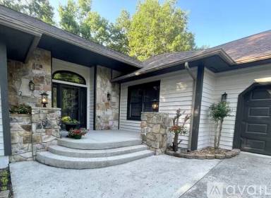 Main picture of 128 Lisa Ln