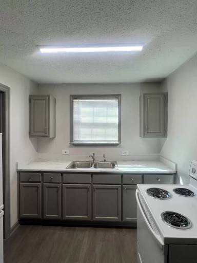 Main picture of 1363 E Price St