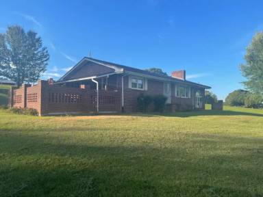 Main picture of 147 Parsons Cir